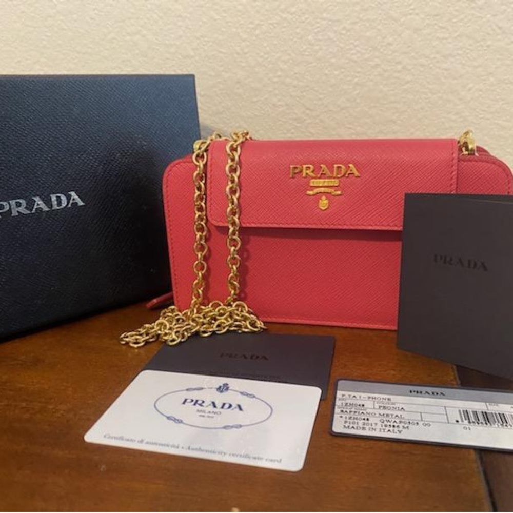 Prada Wallet on Chain